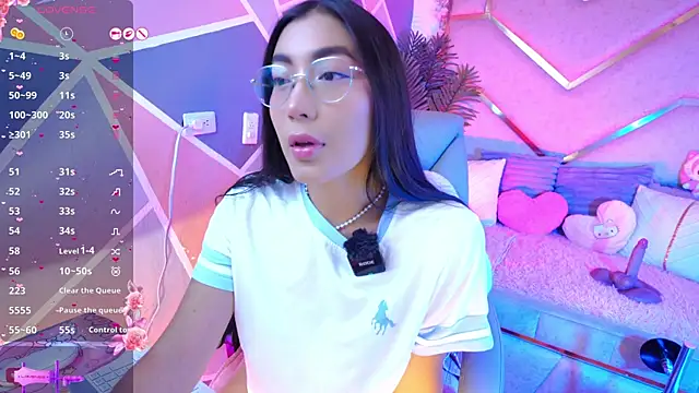 Snapshot of shanon- chatting on June 22, 10:51 pm shanon- online show from June 22, 10:51 pm