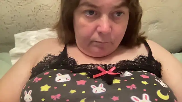 Snapshot of ParisNova chatting on October 5, 11:02 pm ParisNova online show from October 5, 11:02 pm