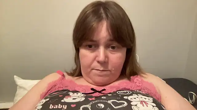 Snapshot of ParisNova chatting on January 15, 12:26 am ParisNova online show from January 15, 12:26 am