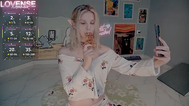 Snapshot of Careful_i_bite chatting on September 24, 5:55 am Careful i bite online show from September 24, 5:55 am