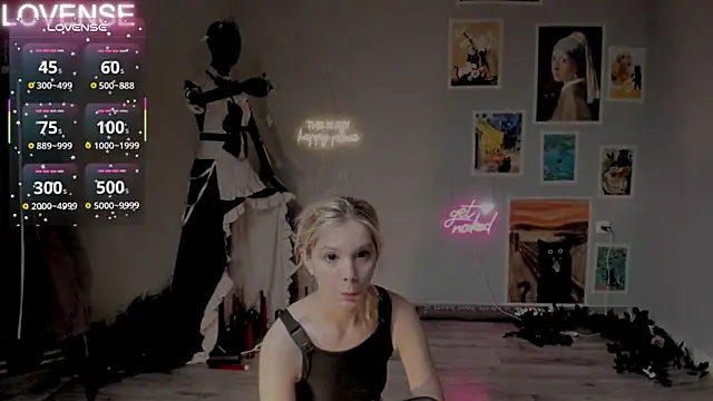 Snapshot of Careful_i_bite chatting on October 16, 4:24 am Careful i bite online show from October 16, 4:24 am