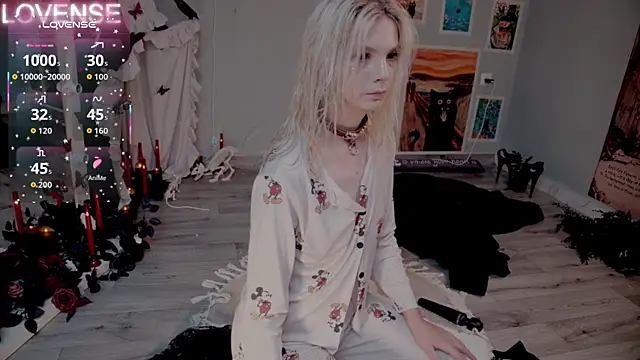 Snapshot of Careful_i_bite chatting on November 1, 6:15 am Careful i bite online show from November 1, 6:15 am