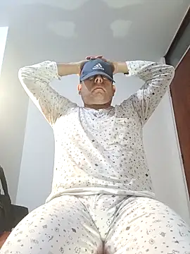 chicoguapo8 online show from September 22, 7:54 am