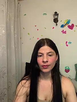 Estefani 32 online show from May 4, 8:05 pm