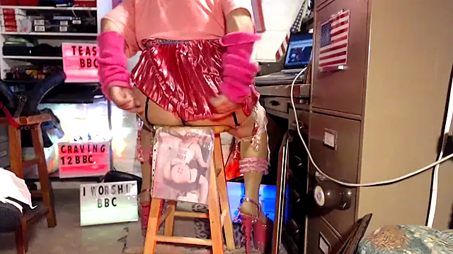 Snapshot of tgirljillforbbc chatting on December 15, 9:53 pm tgirljillforbbc online show from December 15, 9:53 pm