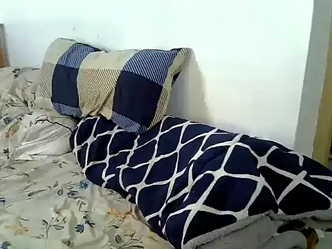 Snapshot of purplescarlet chatting on June 14, 2:24 am purplescarlet online show from June 14, 2:24 am