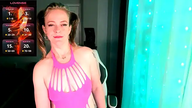 britteebee online show from October 8, 9:40 am