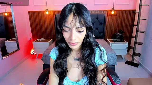 AMELIELEONE online show from January 6, 12:20 pm