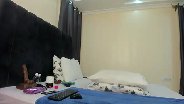 Naughty Linda online show from February 22, 7:14 pm