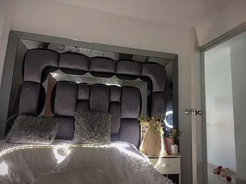 DulceLenns online show from January 6, 9:43 pm