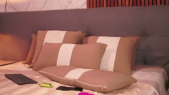 DulceLenns online show from January 28, 8:15 pm