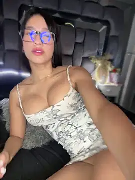 DulceLenns online show from February 3, 5:46 pm