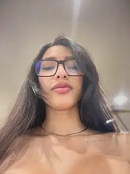 Snapshot of DulceLenns chatting on March 5, 8:16 pm DulceLenns online show from March 5, 8:16 pm