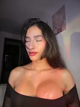 Snapshot of DulceLenns chatting on March 8, 3:32 am DulceLenns online show from March 8, 3:32 am