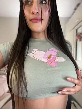 Snapshot of Emmily_19 chatting on February 12, 11:00 pm Emmily 19 online show from February 12, 11:00 pm