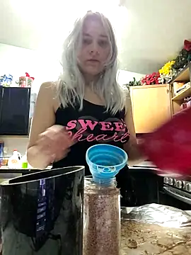 Snapshot of ScarletCallings420 chatting on January 6, 12:27 am ScarletCallings420 online show from January 6, 12:27 am