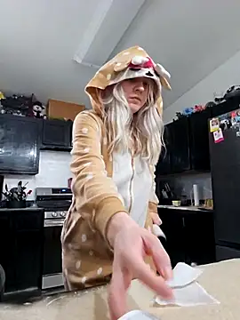 Snapshot of ScarletCallings420 chatting on February 17, 7:53 pm ScarletCallings420 online show from February 17, 7:53 pm