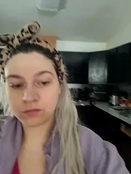 ScarletCallings420 online show from April 3, 4:16 pm