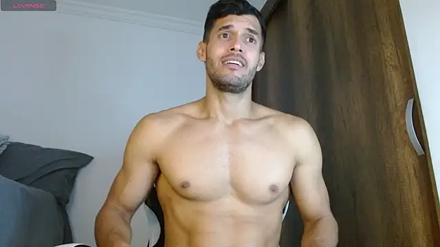 Snapshot of Noah_jhonsonn chatting on December 12, 2:22 pm Noah jhonsonn online show from December 12, 2:22 pm