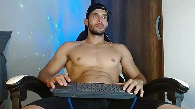Snapshot of Noah_jhonsonn chatting on December 19, 11:39 am Noah jhonsonn online show from December 19, 11:39 am