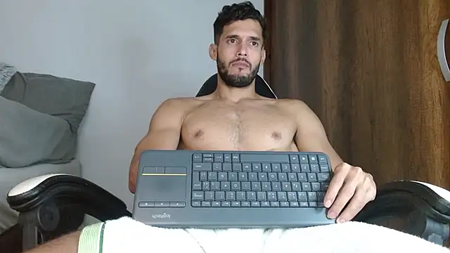 Snapshot of Noah_jhonsonn chatting on January 11, 5:18 pm Noah jhonsonn online show from January 11, 5:18 pm