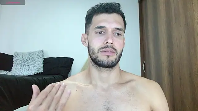 Snapshot of Noah_jhonsonn chatting on February 23, 5:18 pm Noah jhonsonn online show from February 23, 5:18 pm