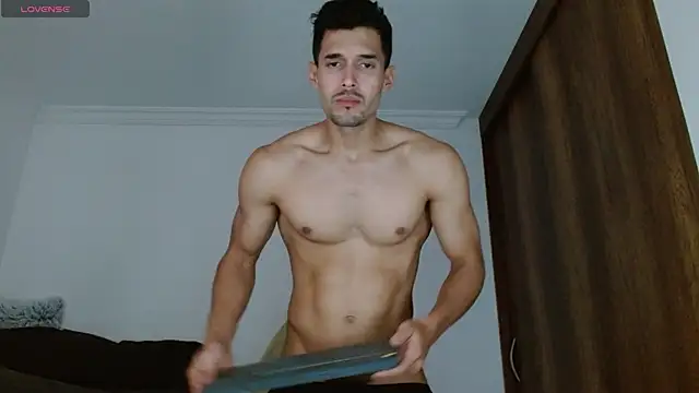 Snapshot of Noah_jhonsonn chatting on March 4, 3:48 pm Noah jhonsonn online show from March 4, 3:48 pm