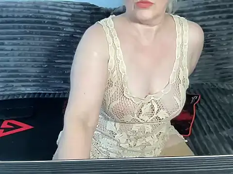 Snapshot of milaja chatting on October 26, 8:09 am milaja online show from October 26, 8:09 am