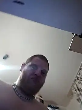 Snapshot of Baumhackel chatting on April 4, 1:59 am Baumhackel online show from April 4, 1:59 am