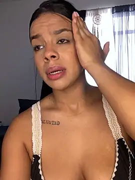 Snapshot of trianawhite chatting on October 4, 3:43 pm trianawhite online show from October 4, 3:43 pm