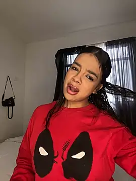 Snapshot of trianawhite chatting on October 14, 2:40 pm trianawhite online show from October 14, 2:40 pm