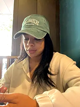 Snapshot of trianawhite chatting on November 11, 3:23 pm trianawhite online show from November 11, 3:23 pm