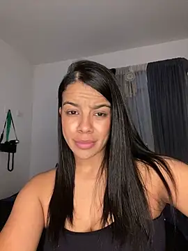 Snapshot of trianawhite chatting on November 19, 12:32 am trianawhite online show from November 19, 12:32 am