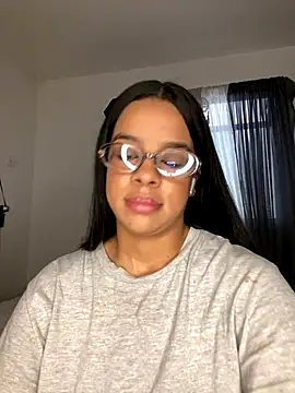 Snapshot of trianawhite chatting on December 3, 3:32 pm trianawhite online show from December 3, 3:32 pm