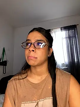 Snapshot of trianawhite chatting on January 15, 3:05 pm trianawhite online show from January 15, 3:05 pm