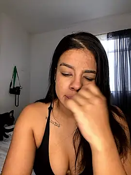 Snapshot of trianawhite chatting on January 17, 3:17 pm trianawhite online show from January 17, 3:17 pm