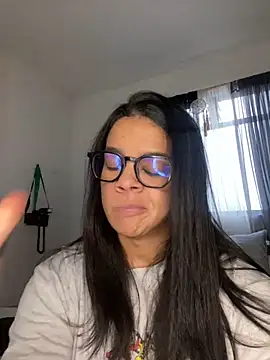 Snapshot of trianawhite chatting on January 19, 4:11 pm trianawhite online show from January 19, 4:11 pm