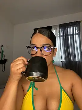 trianawhite online show from March 27, 3:23 pm