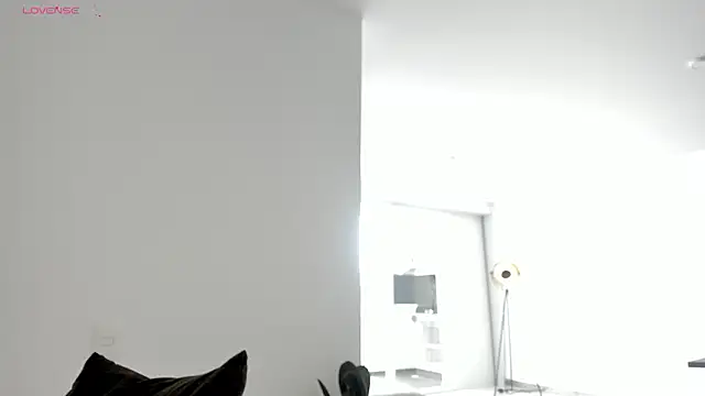 Snapshot of sweetest_bella chatting on March 20, 9:41 pm sweetest bella online show from March 20, 9:41 pm