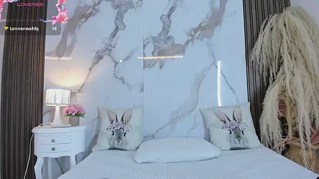 hannahill69 online show from January 13, 7:13 am