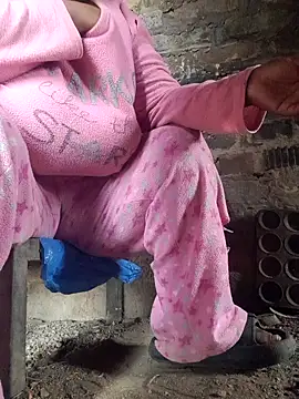 Snapshot of winterqueenx chatting on March 15, 6:30 am winterqueenx online show from March 15, 6:30 am