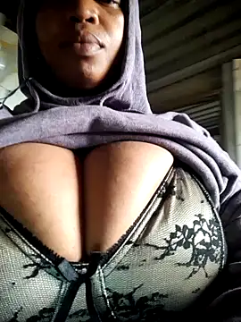 Snapshot of winterqueenx chatting on April 16, 5:30 am winterqueenx online show from April 16, 5:30 am