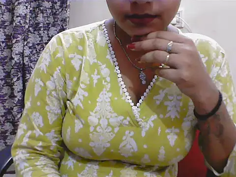 LovingPihu online show from May 18, 5:24 am