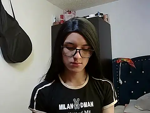 Snapshot of andys_26 chatting on April 1, 2:03 pm andys 26 online show from April 1, 2:03 pm