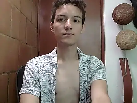 Snapshot of andys_26 chatting on April 13, 8:25 pm andys 26 online show from April 13, 8:25 pm