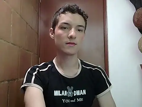 Snapshot of andys_26 chatting on April 15, 7:58 pm andys 26 online show from April 15, 7:58 pm