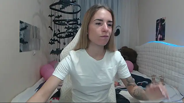 Snapshot of DeboraHorny chatting on October 20, 6:03 am DeboraHorny online show from October 20, 6:03 am