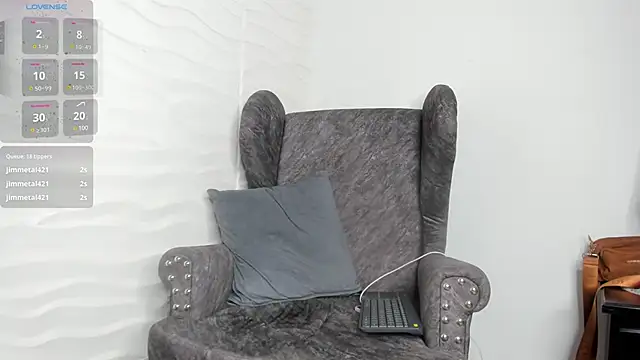 Snapshot of Keyla_Milf chatting on March 18, 8:03 am Keyla Milf online show from March 18, 8:03 am