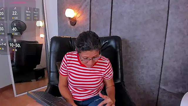 Keyla Milf online show from May 7, 10:59 pm