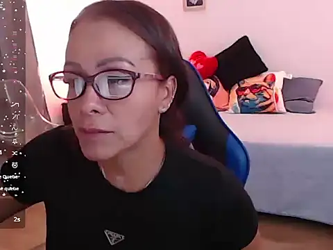 Snapshot of emmily_castro chatting on September 15, 2:17 pm emmily castro online show from September 15, 2:17 pm